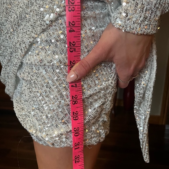 Honey stores- Silver Sequinned Mini - Picture 10 of 11